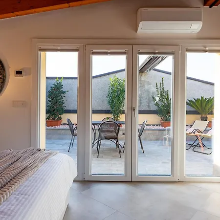 Loft Park & Rail Private Parking Included Appartamento *