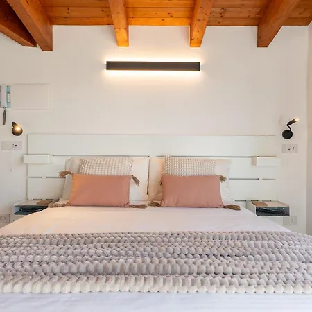 Appartamento Loft Park & Rail Private Parking Included