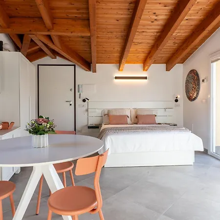 Loft Park & Rail Private Parking Included Como